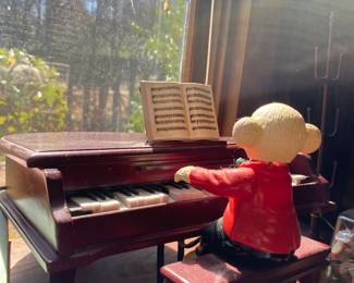 Marvin the Mouse plays Outta Space by Billy Preston.