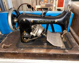Edison sewing machine with lid