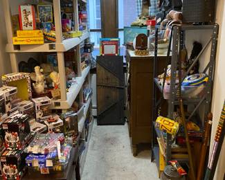 Toys, lunchboxes and furniture room overview 