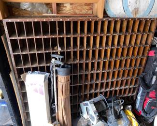 Slotted cubby mail cabinet