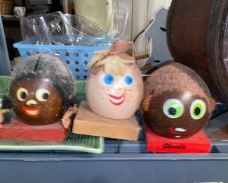 Souvenir coconut head banks 
