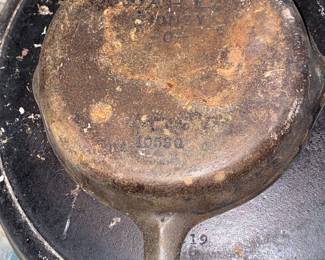 Wagner ware cast iron fry pan
