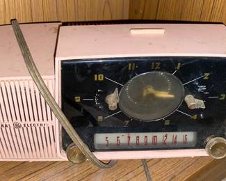 Pink vintage radio 