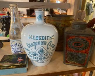 Antique items in ceramics, glass and metal 