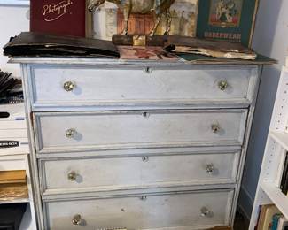 4 drawer antique dresser with glass pulls