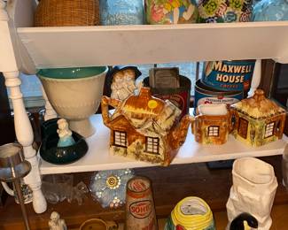 English cottage style teapot/ creamer/sugar and  vtg. Small home decor 