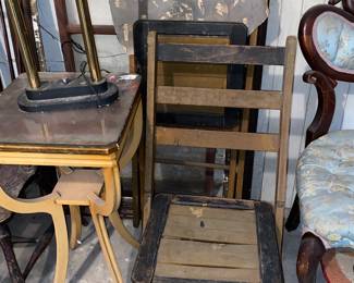 2 folding chairs , lamp