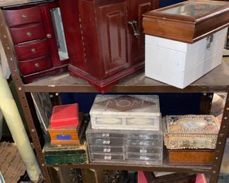 Various jewelry boxes