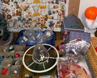 Light up Christmas tree base - ornaments 