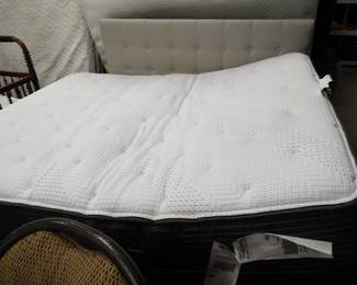 Beauty Rest Bed with head lift