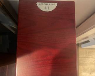 2 Monitor Audio speakers A26