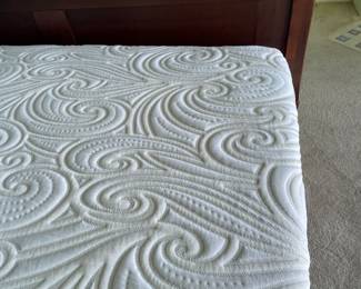 5-$450  Lexington by Bob Timberlake  Queen Wood sleigh need with Sealy Posterpedic mattress 