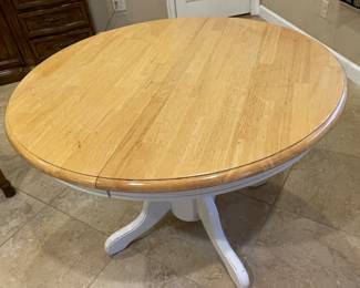 $95 Round dining table 42Wx30T
