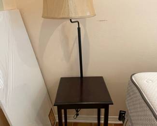$150 Set of two end tables 17x17x23 table top -36T incl 
lamps
