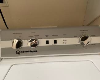 $400 Washer Speed Queen heavy duty (3 yrs old)