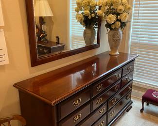 $400 Lexintgon Mahogany dresser 66x16x34 
& mirror 48x40
