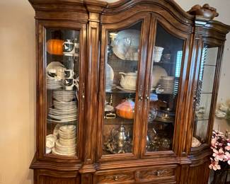 $695 Drexel Curio / China Cabinet 72x82