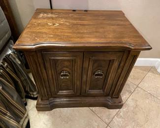 $600 Thomasville king bed & headboards 78Wx48H
mattress offered Thomasville pair of Mahogany cabinets 26Wx20x24T

