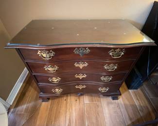 $260 Statton chest drawers (4) Mahogany with brass hardware 36Wx19Dx31H
