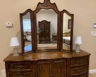 $300 Thomasville dresser 77x21Dx32H & triptych mirror 52x52 
