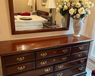 $400 Lexintgon Mahogany dresser 66x16x34 
& mirror 48x40