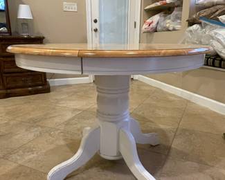 $95 Round dining table 42Wx30T

