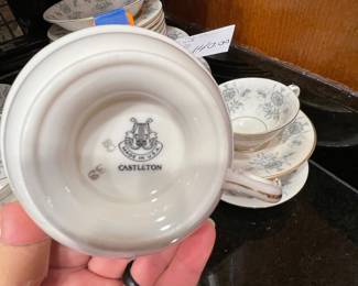 $140 Castleton Caprice 36 pieces china set 
