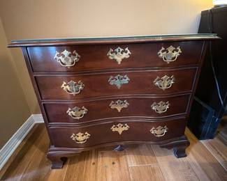 $260 Statton chest drawers (4) Mahogany with brass hardware 36Wx19Dx31H

