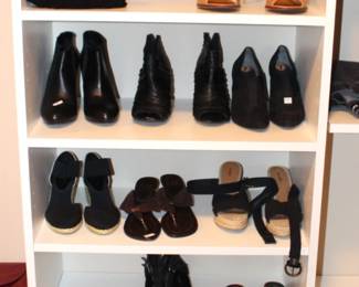 Lots of ladies' shoes.  Sizes 7 and 7 1/2.