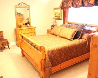 Timbercrest Sleigh Bed and Queen Size Simmons Mattress and Box Spring. Headboard: 66" W x 48" H. Footboard 66" H x 36" H.    BUY IT NOW!  $250.00.