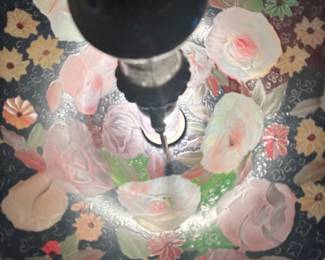 Reverse-pattern lamp with lovely detail and a stunning base 