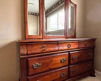 Dresser 