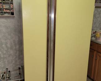 Montgomery Ward yellow fridge - works
