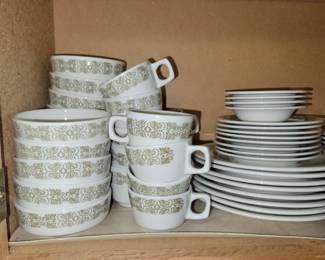 Buffalo china set - large