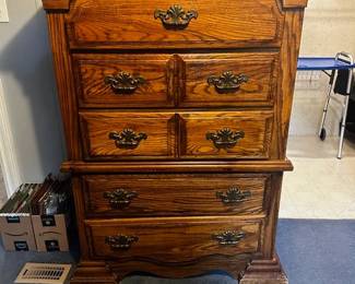 CHEST OF DRAWERS
