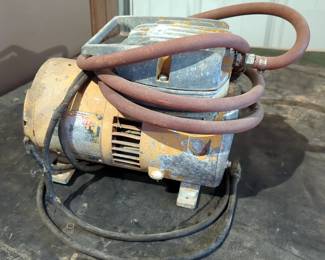 Vintage Thomas Industries SprayIt Sprayer Compressor, Model 720