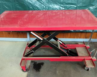 Dayton Manual Mobile Steel Scissor-Lift Table, 63" x 31.5" Platform, 1,000 Lb. Load Capacity