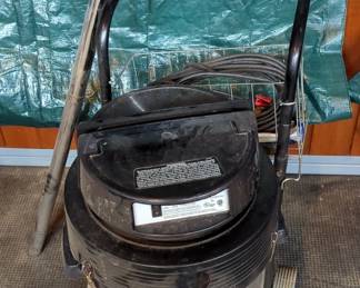 Dayton Wet / Dry Vacuum, Model 3UP79B, With Basket, Wand, And Filters