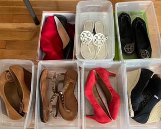 ladies size 8 to 8 1/2 shoes 1 pr Christian Louboutin