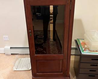 1 of 2 audio units/cabinets