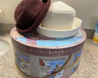 Women's unstructured hats in brown and cream