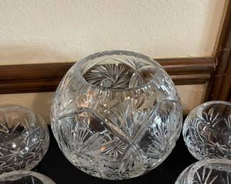 1950's Vintage leaded crystal pinwheel rose bowl, footed.