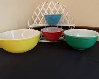 Vintage 1950's Pyrex nesting bowls. Yellow, green, red and blue.