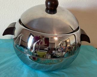 Vintage mid-century modern West Bend Penguin hot and cold server/ ice bucket. Excellent condition.
