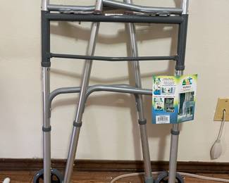 New foldable walker