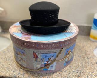 Women's structured winter hat in black wool with beading accents