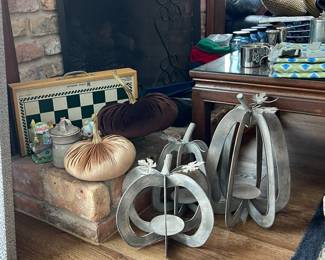 Fun pumpkins in velvet and aluminum