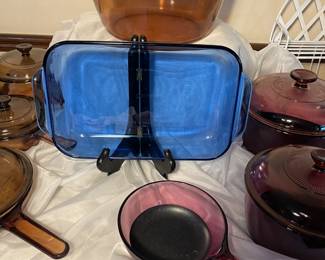 Pyrex cobalt blue baking dish.