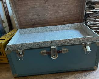 Steamer trunk with top insert