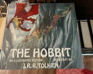 RARE Vintage 1977 JRR Tolkien The Hobbit illustrated edition.